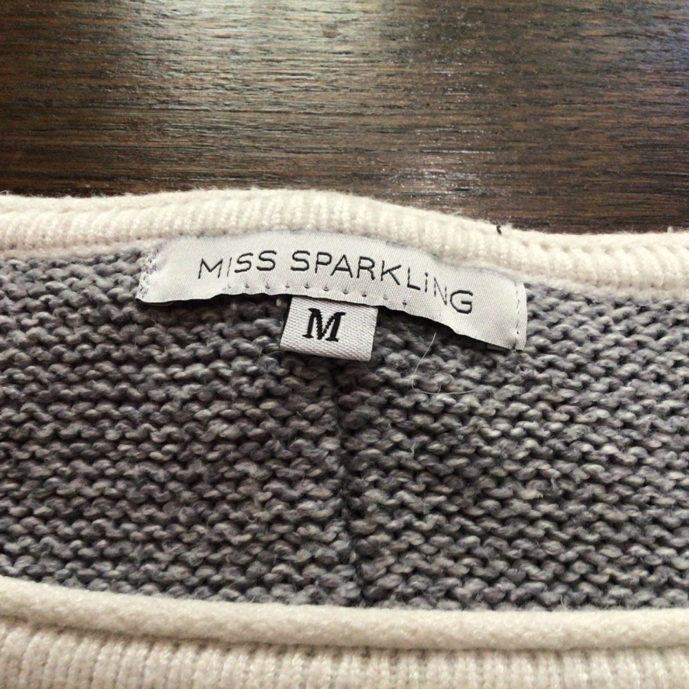 Miss Sparkling grey and white sweater with fringe on back. Size M - Picture 2 of 6